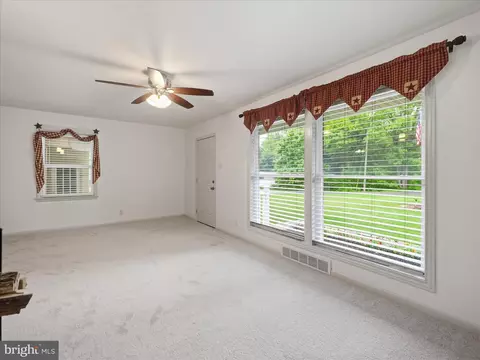 Living - 13402 Sandstone Dr, Smithsburg, MD 21783 photo 1 of 4