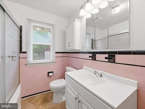 Bath - 13402 Sandstone Dr, Smithsburg, MD 21783 photo 1 of 1