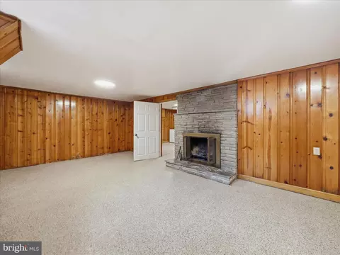 Living - 13402 Sandstone Dr, Smithsburg, MD 21783 photo 4 of 4