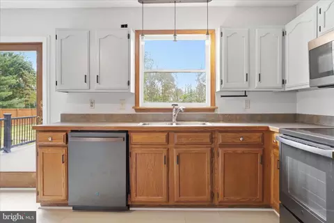 Kitchen - 13733 Barnhart Rd, Clear Spring, MD 21722 photo 3 of 4
