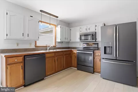 Kitchen - 13733 Barnhart Rd, Clear Spring, MD 21722 photo 2 of 4