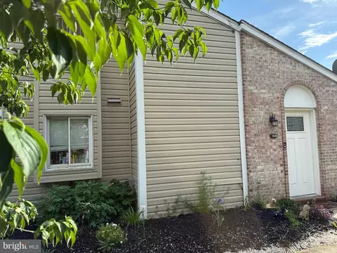 1538 Kensington Dr, Hagerstown, MD 21742