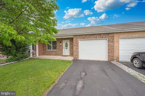 129 Sunflower Dr, Hagerstown, MD 21740