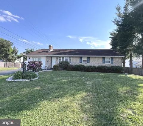 17301 Ontario Dr, Hagerstown, MD 21740