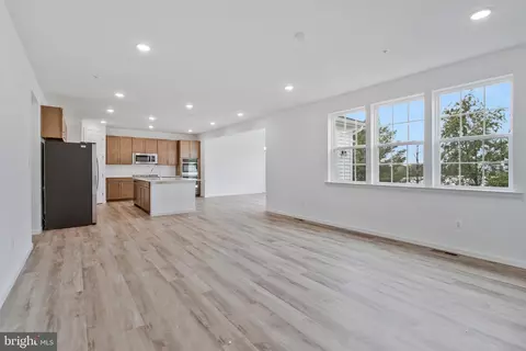 Living - 41 Everett Dr, Boonsboro, MD 21713 photo 1 of 5