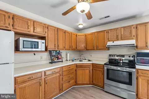 Kitchen - 14433 Hicksville Rd, Clear Spring, MD 21722 photo 2 of 3