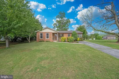 Exterior - 7 Della Ln, Boonsboro, MD 21713 photo 2 of 9