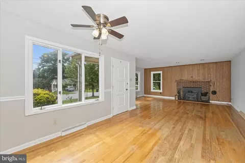 Living - 7 Della Ln, Boonsboro, MD 21713 photo 3 of 5
