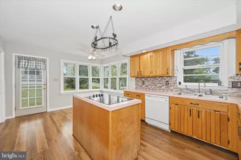Kitchen - 7 Della Ln, Boonsboro, MD 21713 photo 4 of 5