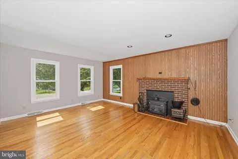 Living - 7 Della Ln, Boonsboro, MD 21713 photo 4 of 5