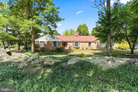 1916 Applewood Cir, Hagerstown, MD 21740