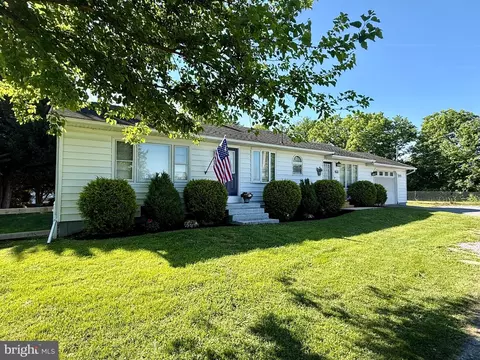 10703 Yvonne Ln, Williamsport, MD 21795