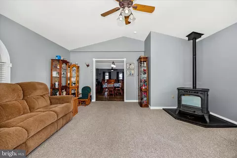 Living - 109 Rebeccas Ct, Smithsburg, MD 21783 photo 1 of 1