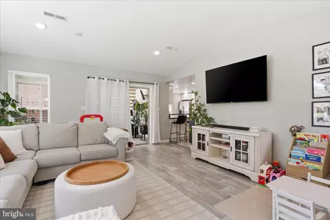 Entry Way - 35 N Maple Ave, Smithsburg, MD 21783 photo 3 of 3