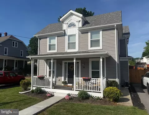 35 N Maple Ave, Smithsburg, MD 21783