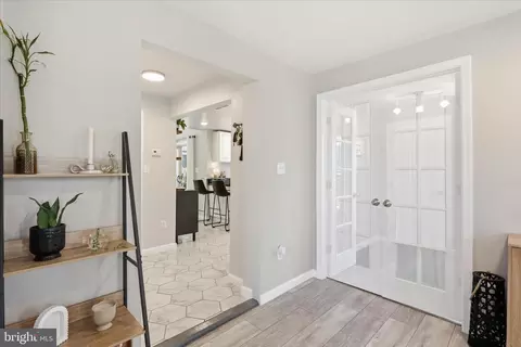 Entry Way - 35 N Maple Ave, Smithsburg, MD 21783 photo 2 of 3