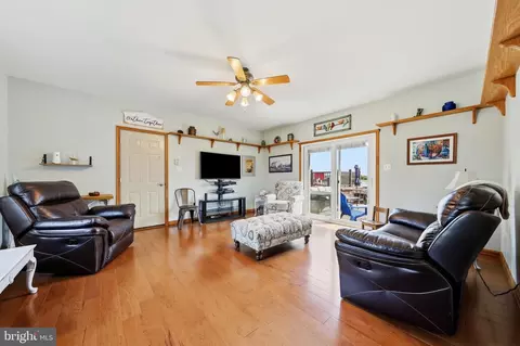Living - 11841 Ashton Rd, Clear Spring, MD 21722 photo 1 of 2