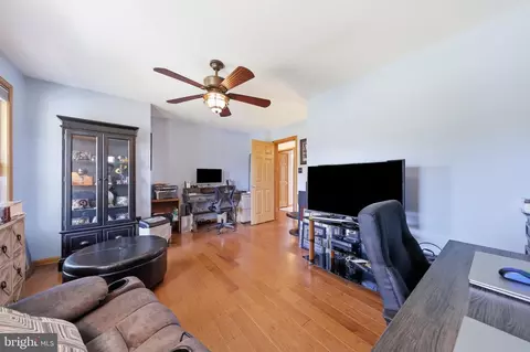 Entry Way - 11841 Ashton Rd, Clear Spring, MD 21722 photo 3 of 5