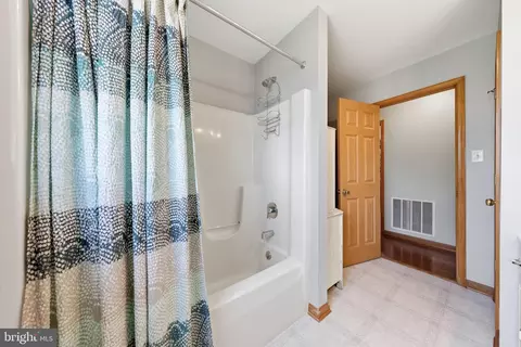 Bath - 11841 Ashton Rd, Clear Spring, MD 21722 photo 2 of 5
