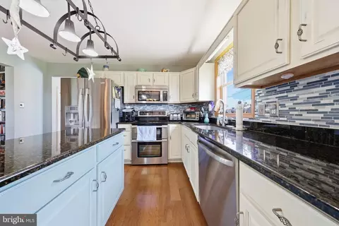Kitchen - 11841 Ashton Rd, Clear Spring, MD 21722 photo 4 of 4