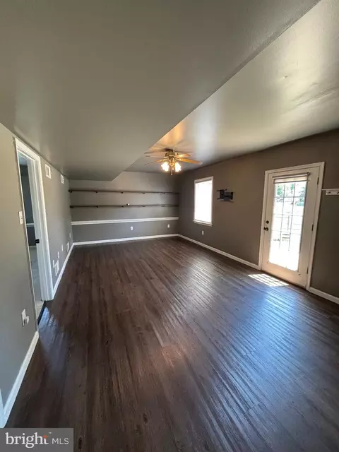 Living - 73 Amanda Dr, Smithsburg, MD 21783 photo 5 of 5