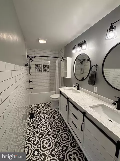 Bath - 73 Amanda Dr, Smithsburg, MD 21783 photo 1 of 2