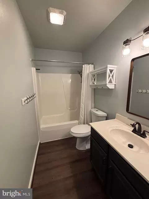 Bath - 73 Amanda Dr, Smithsburg, MD 21783 photo 2 of 2