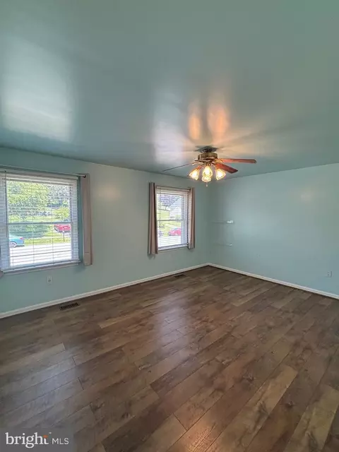 Living - 73 Amanda Dr, Smithsburg, MD 21783 photo 3 of 5