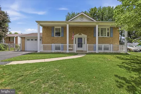 17813 Greentree Ter, Hagerstown, MD 21740