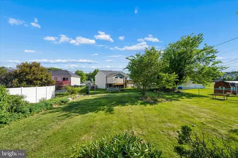 Exterior - 17223 Cloverleaf Rd, Hagerstown, MD 21740 photo 10 of 19