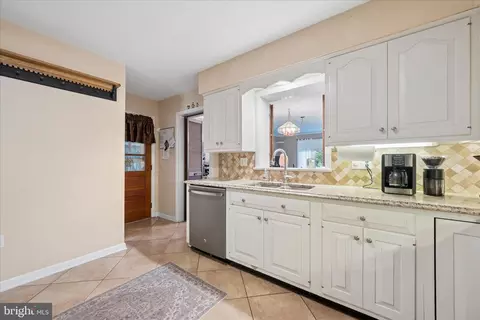 Entry Way - 17223 Cloverleaf Rd, Hagerstown, MD 21740 photo 1 of 3