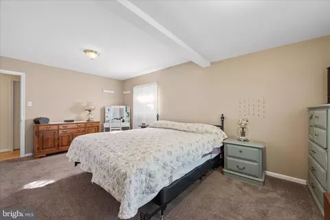 Bedroom - 17223 Cloverleaf Rd, Hagerstown, MD 21740 photo 4 of 7