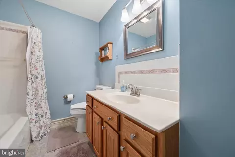 Bath - 17223 Cloverleaf Rd, Hagerstown, MD 21740 photo 4 of 5