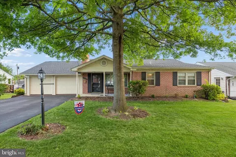 Exterior - 17223 Cloverleaf Rd, Hagerstown, MD 21740 photo 2 of 19