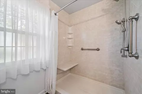 Bath - 17223 Cloverleaf Rd, Hagerstown, MD 21740 photo 2 of 5