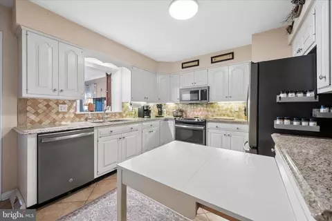 Kitchen - 17223 Cloverleaf Rd, Hagerstown, MD 21740 photo 2 of 7