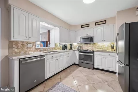 Kitchen - 17223 Cloverleaf Rd, Hagerstown, MD 21740 photo 5 of 7