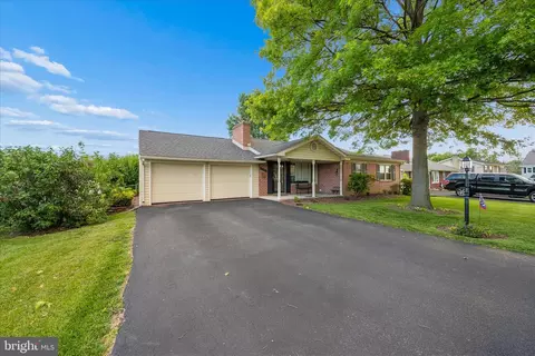 Exterior - 17223 Cloverleaf Rd, Hagerstown, MD 21740 photo 17 of 19