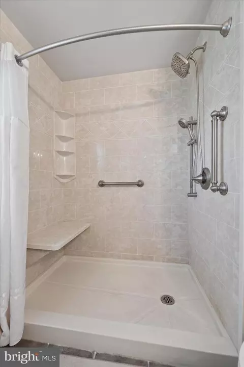 Bath - 17223 Cloverleaf Rd, Hagerstown, MD 21740 photo 3 of 5