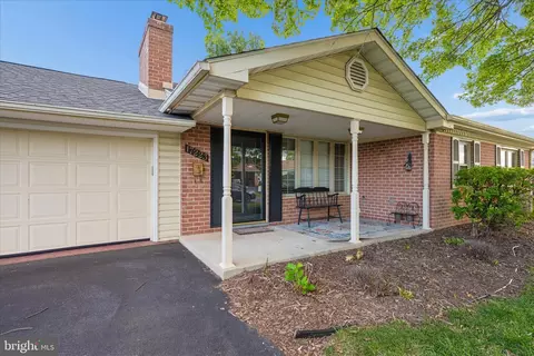 Exterior - 17223 Cloverleaf Rd, Hagerstown, MD 21740 photo 3 of 19
