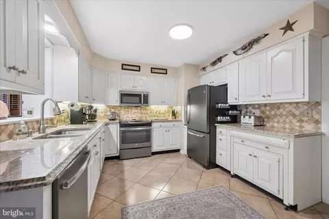 Kitchen - 17223 Cloverleaf Rd, Hagerstown, MD 21740 photo 3 of 7