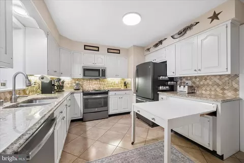 Kitchen - 17223 Cloverleaf Rd, Hagerstown, MD 21740 photo 1 of 7