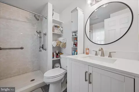 Bath - 17223 Cloverleaf Rd, Hagerstown, MD 21740 photo 1 of 5