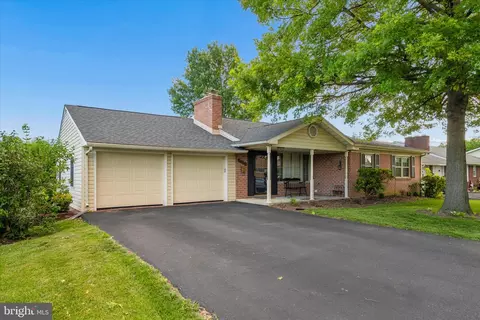 Exterior - 17223 Cloverleaf Rd, Hagerstown, MD 21740 photo 16 of 19