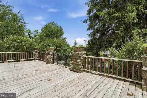 Exterior - 14624 Hilltop Rd, Cascade, MD 21719 photo 6 of 11