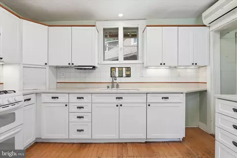 Kitchen - 14624 Hilltop Rd, Cascade, MD 21719 photo 4 of 7