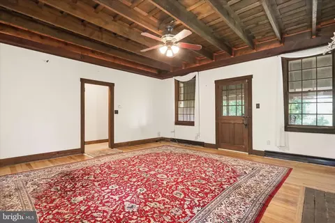 Living - 14624 Hilltop Rd, Cascade, MD 21719 photo 3 of 6