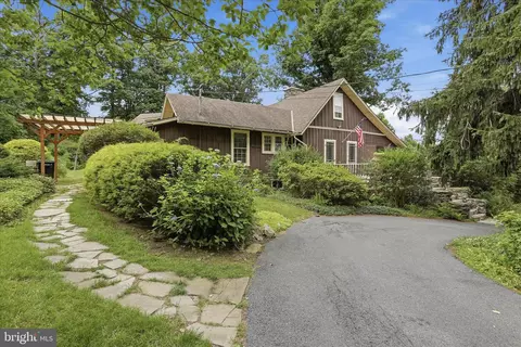 Exterior - 14624 Hilltop Rd, Cascade, MD 21719 photo 2 of 11