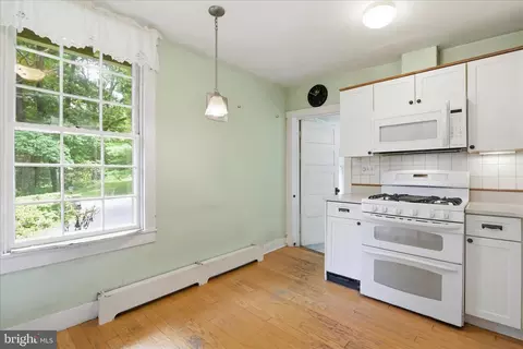 Kitchen - 14624 Hilltop Rd, Cascade, MD 21719 photo 5 of 7