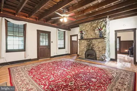 Living - 14624 Hilltop Rd, Cascade, MD 21719 photo 2 of 6